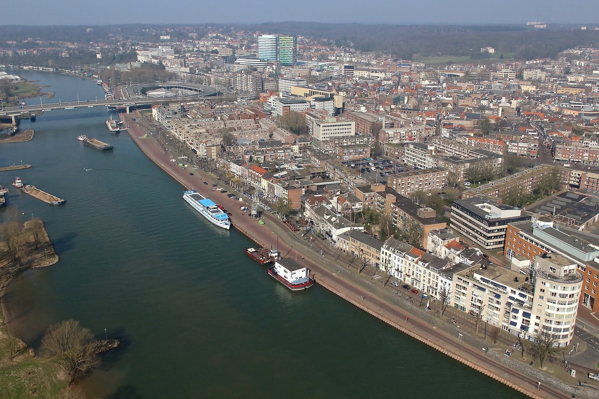 Luchtfoto Arnhem Rijnkade