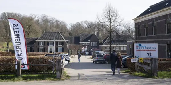 Boerderijcafé De Hooijmaat verkiezingen in Arnhem bordje naar Stembureau